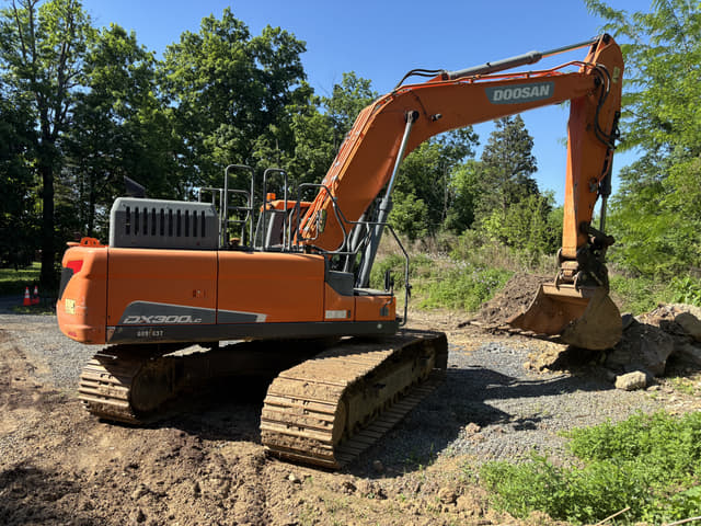 Image of Doosan DX300LC-5 equipment image 2