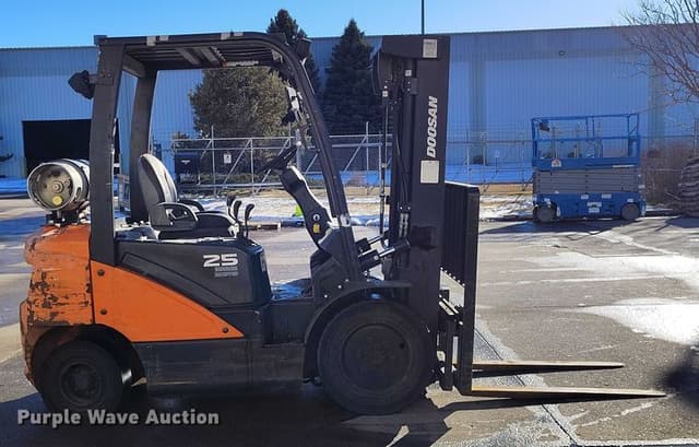Image of  Doosan 25 equipment image 3