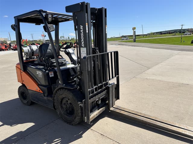 Image of Doosan G25N-7 equipment image 3