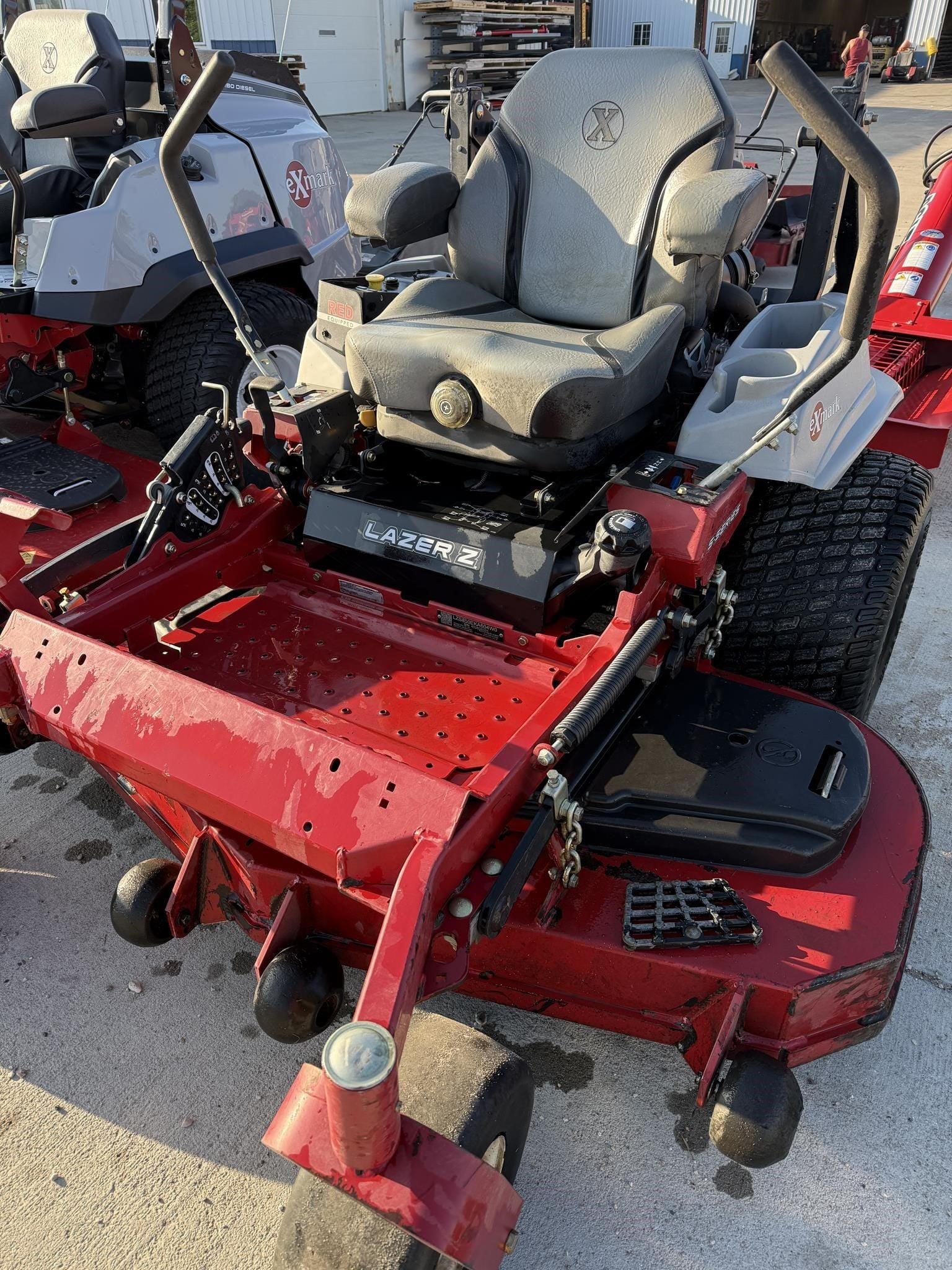 2018 Exmark LZS850EKA604W0 Equipment Image0