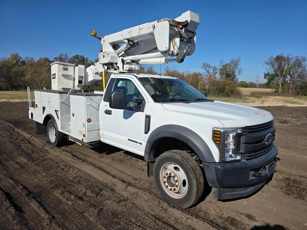 Image of Ford F-550 Primary image