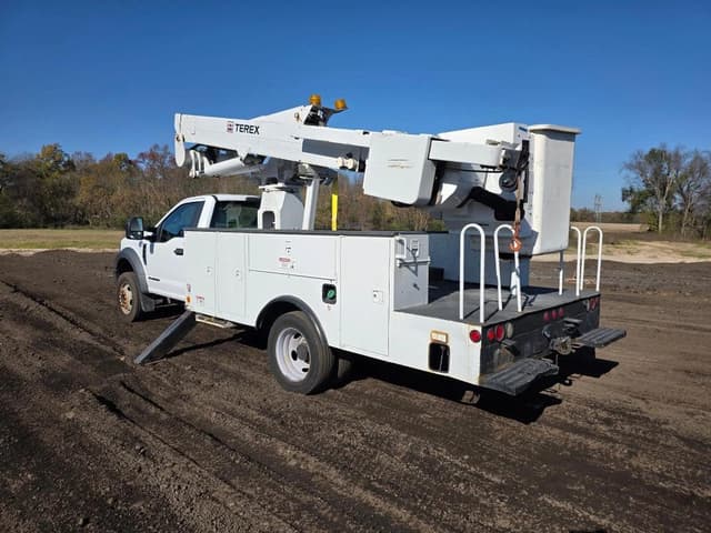 Image of Ford F-550 equipment image 4