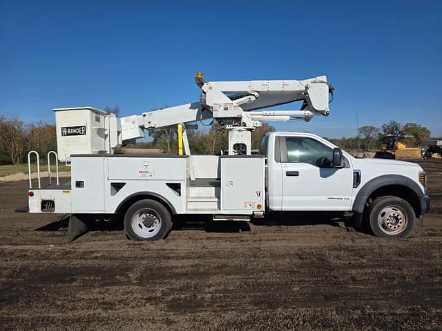 Image of Ford F-550 equipment image 1