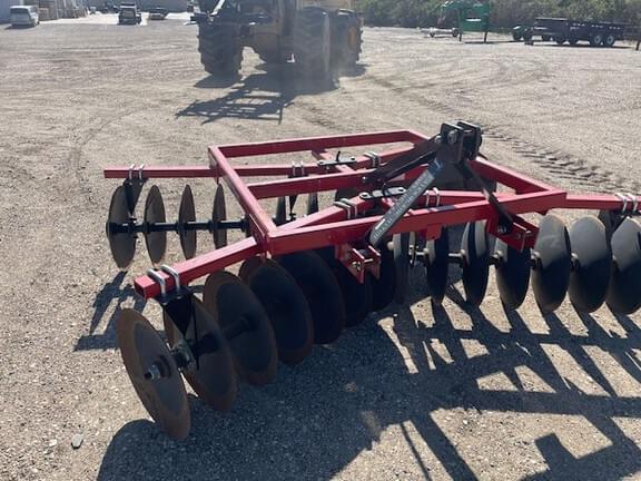 Image of Farm King Y805TD equipment image 2