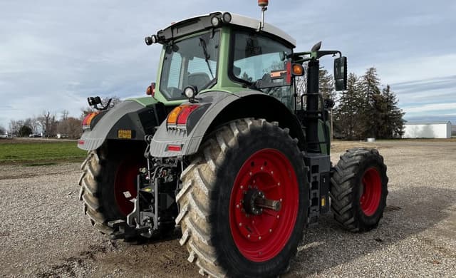 Image of Fendt 824 Vario equipment image 4