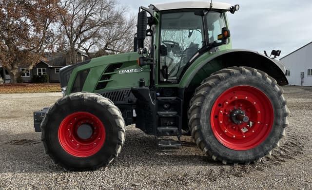 Image of Fendt 824 Vario equipment image 2