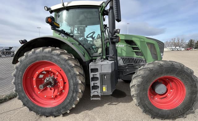 Image of Fendt 824 Vario equipment image 2