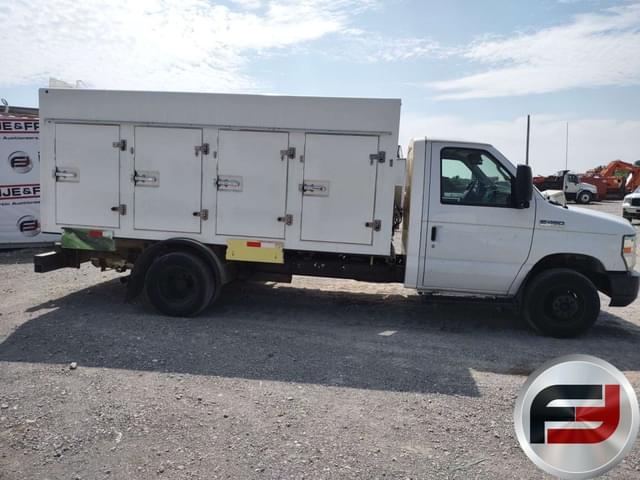 Image of Ford E-450 equipment image 3