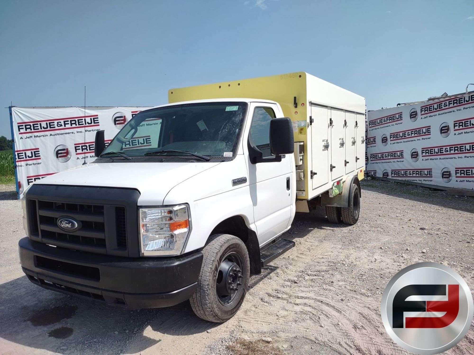 2018 Ford E-450 Equipment Image0