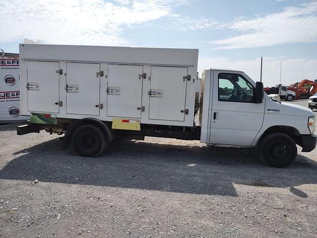 Image of Ford E-450 equipment image 3