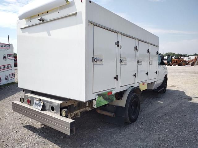 Image of Ford E-450 equipment image 4