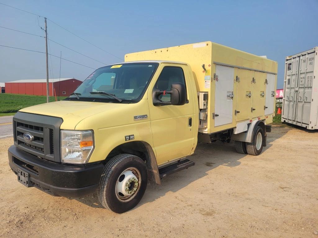 Image of Ford E-450 Primary image