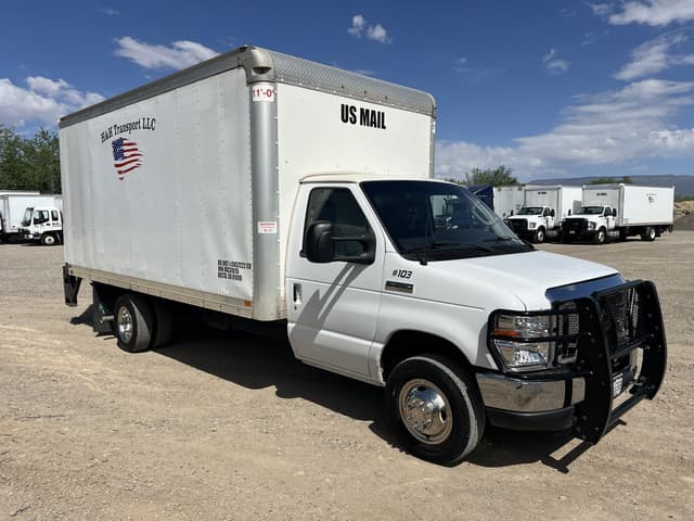 Image of Ford E-350 equipment image 2