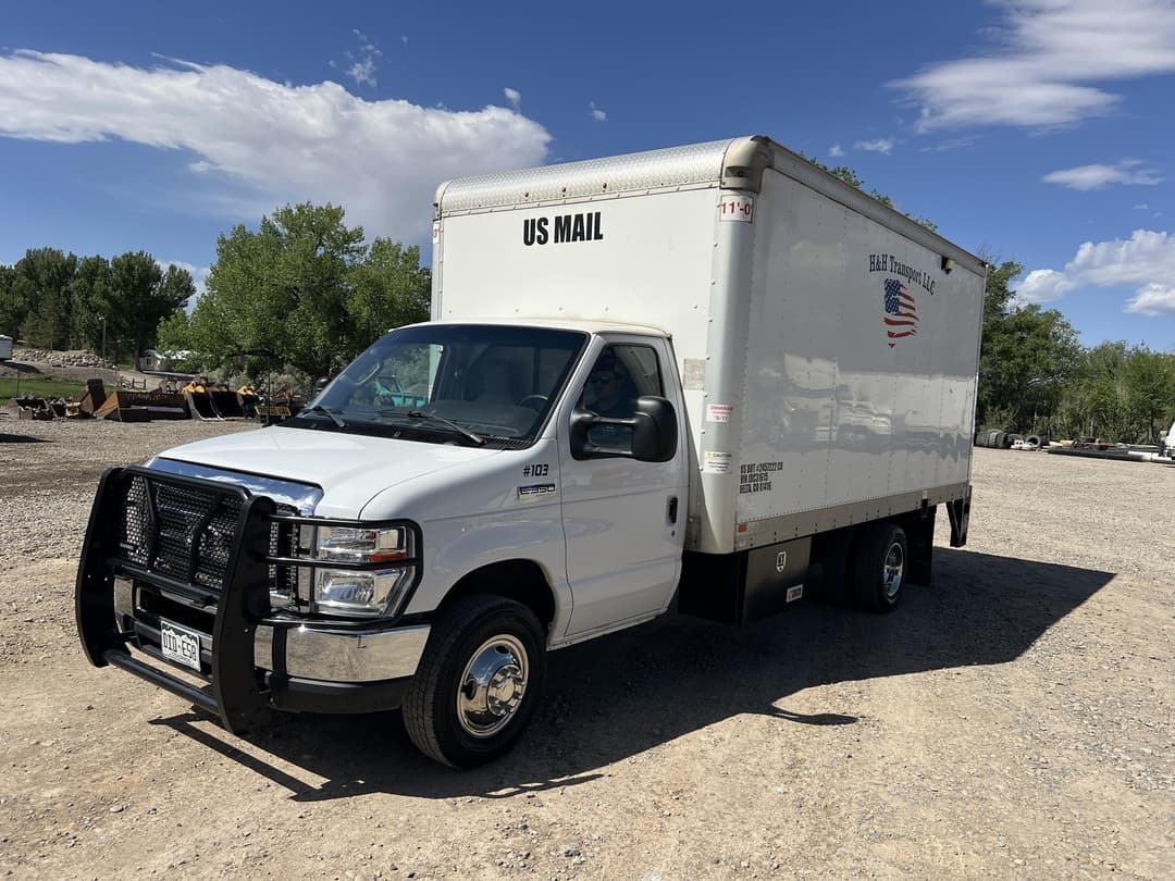 Image of Ford E-350 Primary image