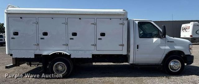 Image of Ford E-450 equipment image 3