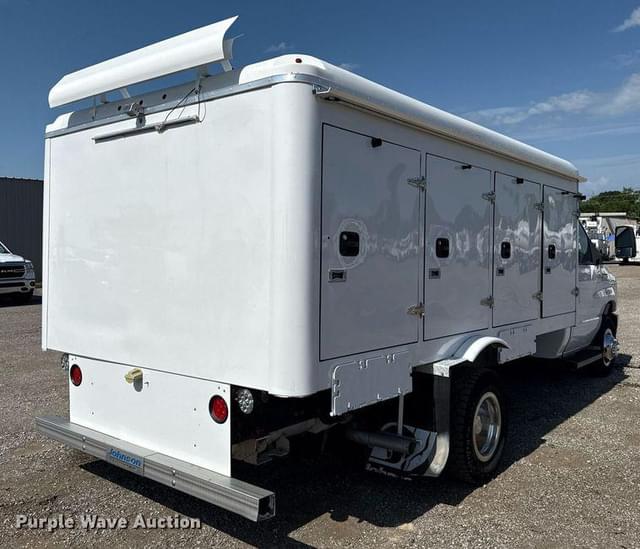 Image of Ford E-450 equipment image 4