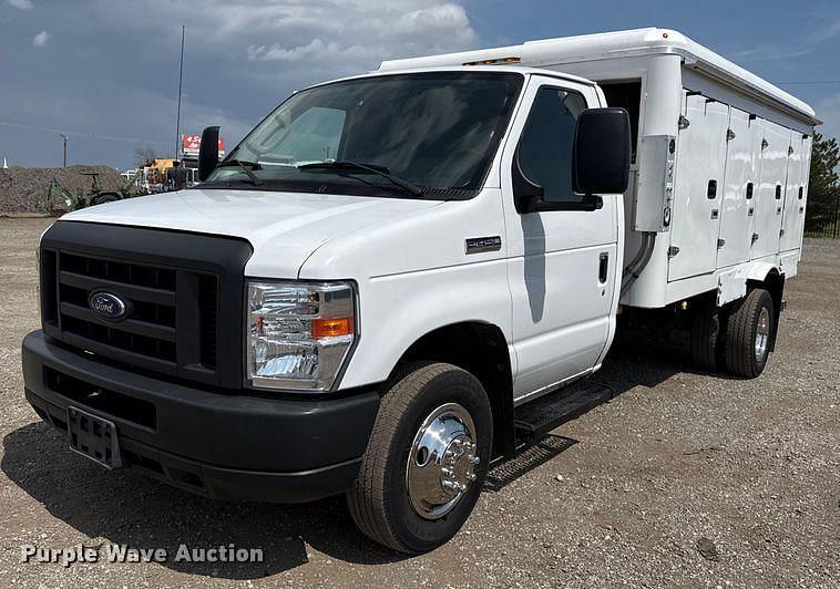 Image of Ford E-450 Primary image