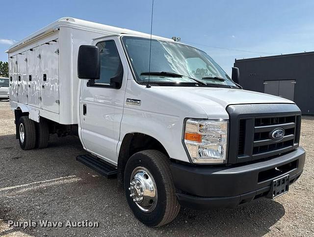 Image of Ford E-450 equipment image 2