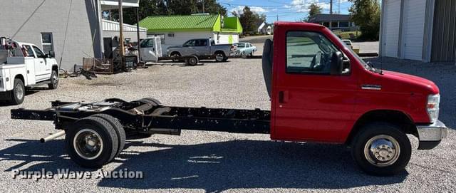 Image of Ford E-450 equipment image 3