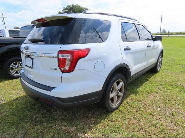 Image of Ford Explorer equipment image 4