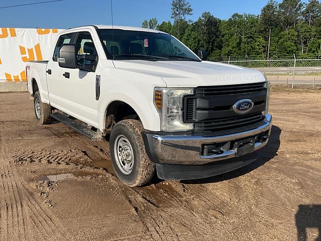 Image of Ford F-250 equipment image 2