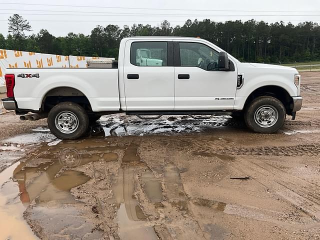Image of Ford F-250 equipment image 3