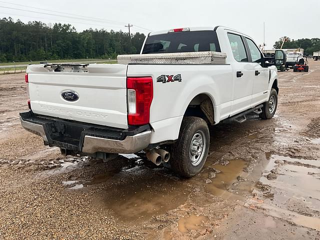Image of Ford F-250 equipment image 4