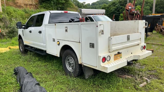 Image of Ford F-250 equipment image 2