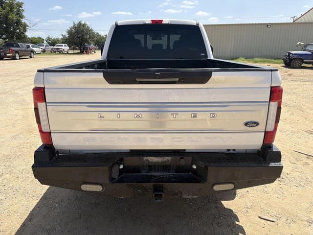 Image of Ford F-250 equipment image 3
