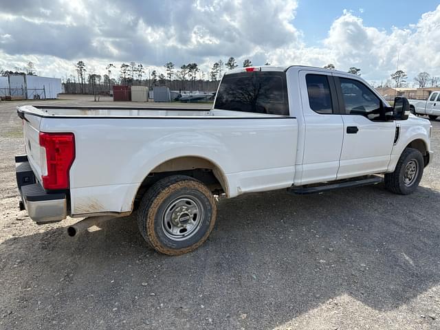 Image of Ford F-250 equipment image 3