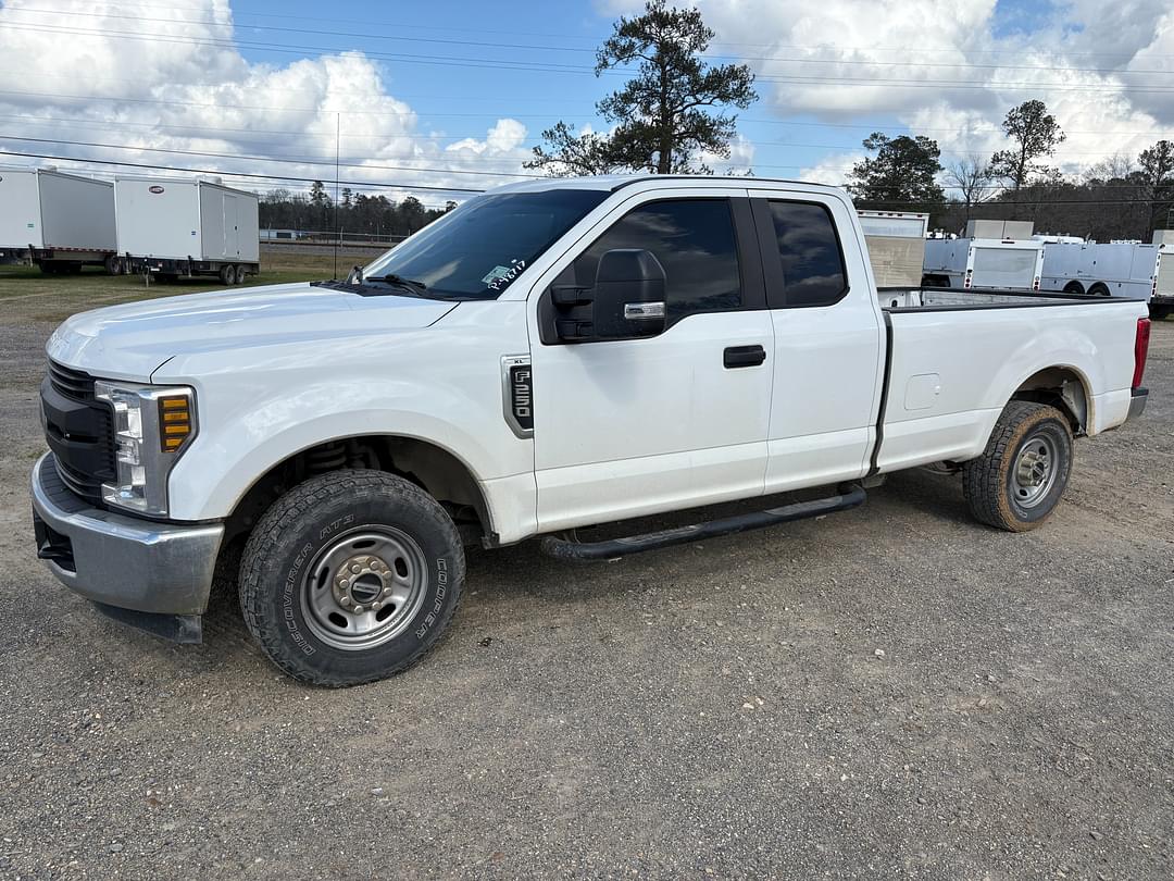 Image of Ford F-250 Primary image