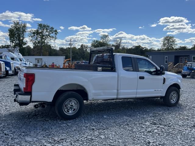 Image of Ford F-250 equipment image 3