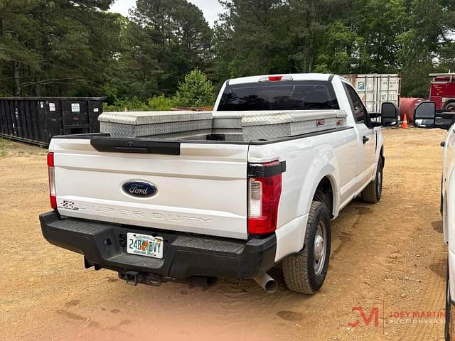 Image of Ford F-250 equipment image 1