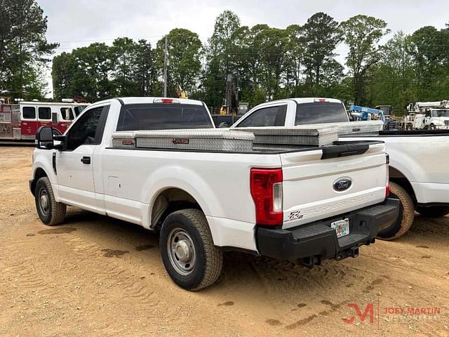 Image of Ford F-250 equipment image 2