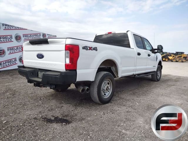 Image of Ford F-250 equipment image 4