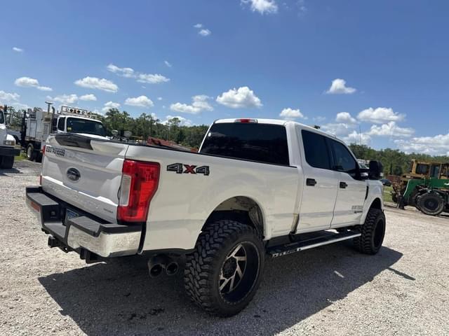 Image of Ford F-250 equipment image 2