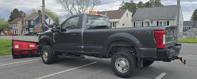 Image of Ford F-350 equipment image 1