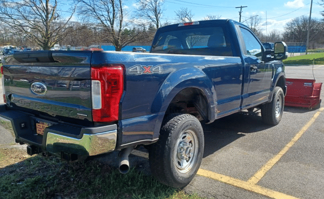 Image of Ford F-350 equipment image 1