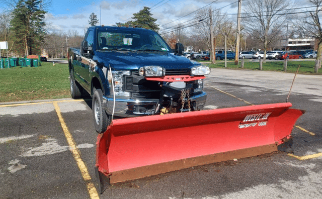 Image of Ford F-350 equipment image 2