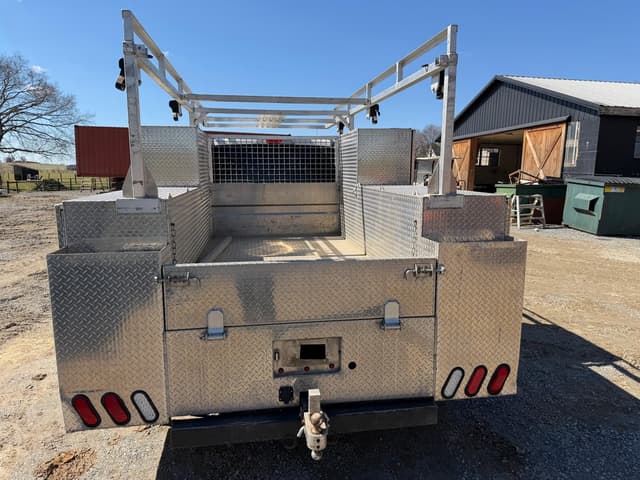 Image of Ford F-350 equipment image 3