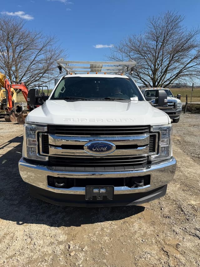 Image of Ford F-350 equipment image 1