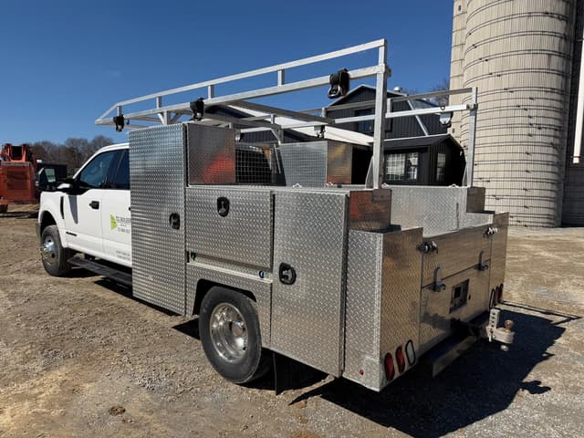 Image of Ford F-350 equipment image 2