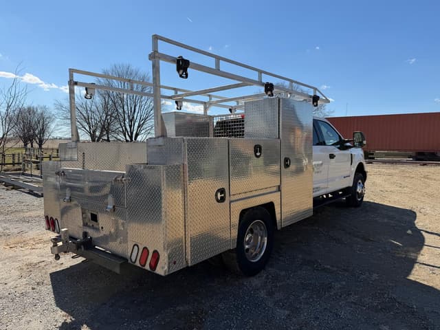 Image of Ford F-350 equipment image 4
