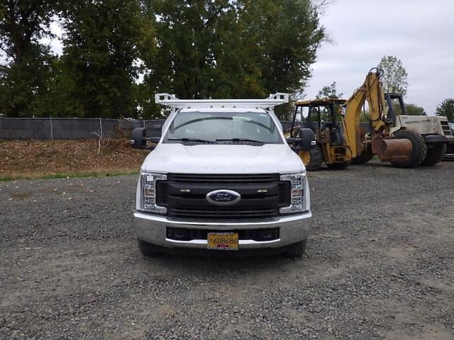 Image of Ford F-350 equipment image 1