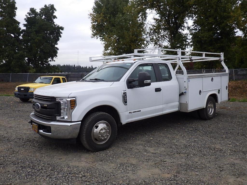 Image of Ford F-350 Primary image