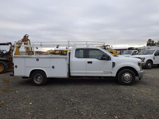 Image of Ford F-350 equipment image 3