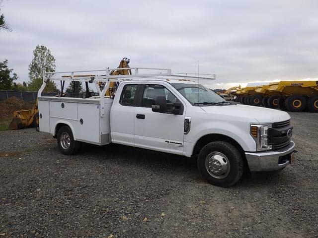 Image of Ford F-350 equipment image 2