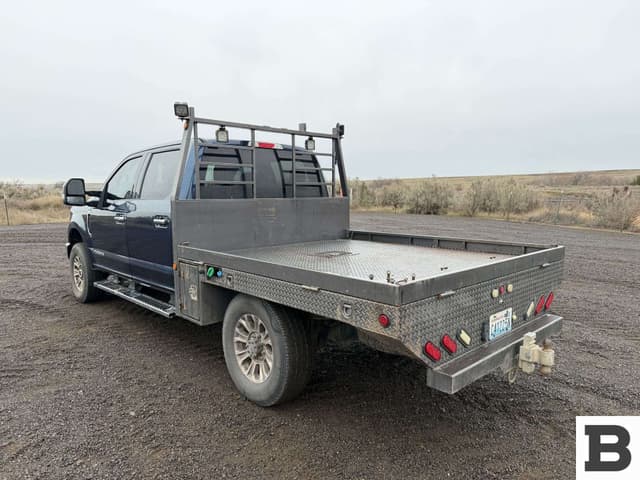 Image of Ford F-350 equipment image 2