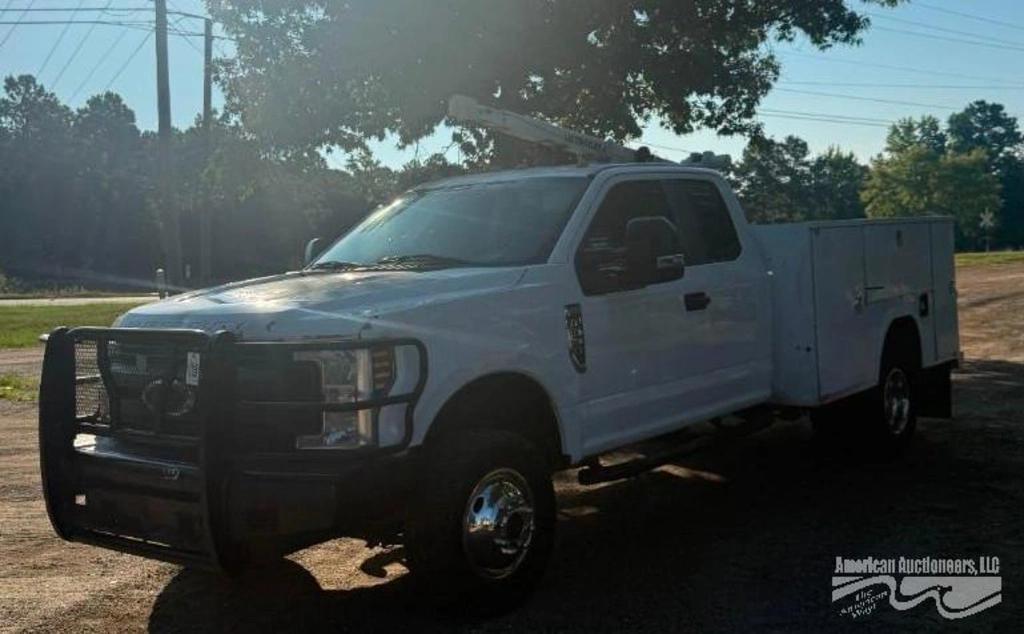 Image of Ford F-350 Primary image