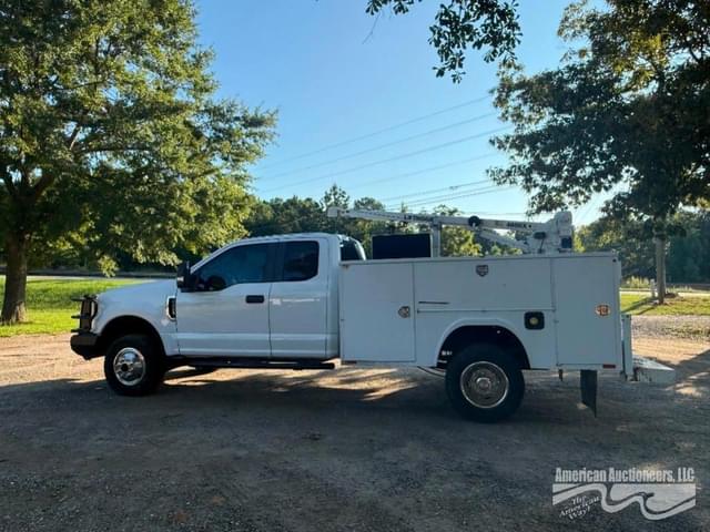 Image of Ford F-350 equipment image 3